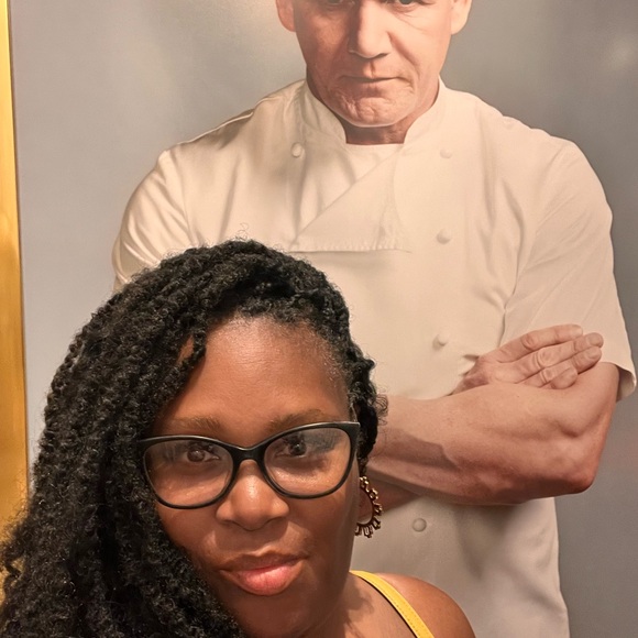 Meet your Posher, Alegra - Picture 6 of 11